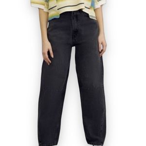 BDG High Rise Extreme Baggy Jean Black size 28